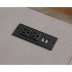 Escritorio esquinero en forma de L estilo rústico con puertos USB y tomas de corriente
