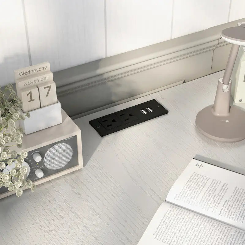 Escritorio esquinero en forma de L estilo rústico con puertos USB y tomas de corriente
